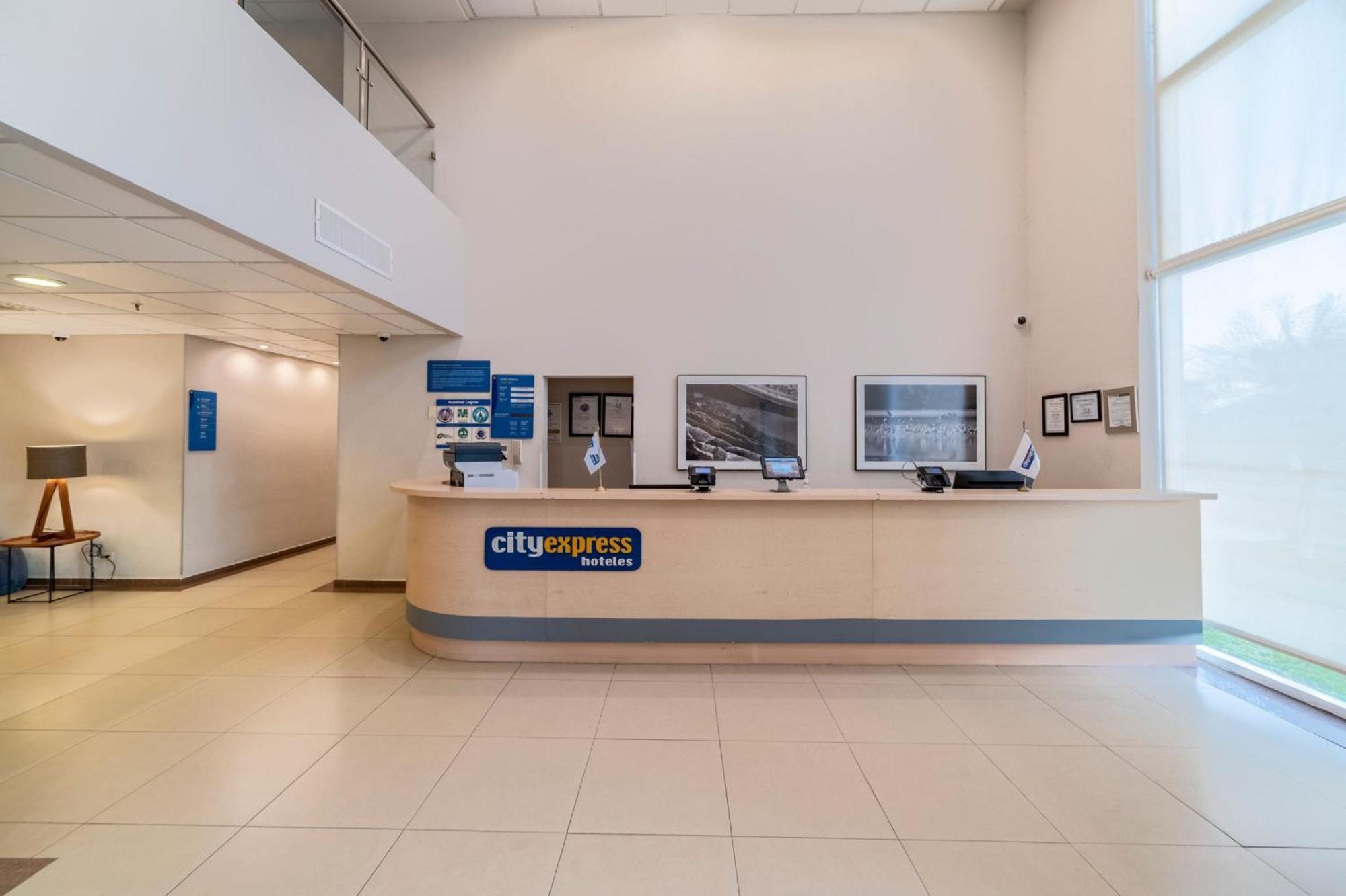 City Express By Marriott Ciudad Del Carmen Exterior photo