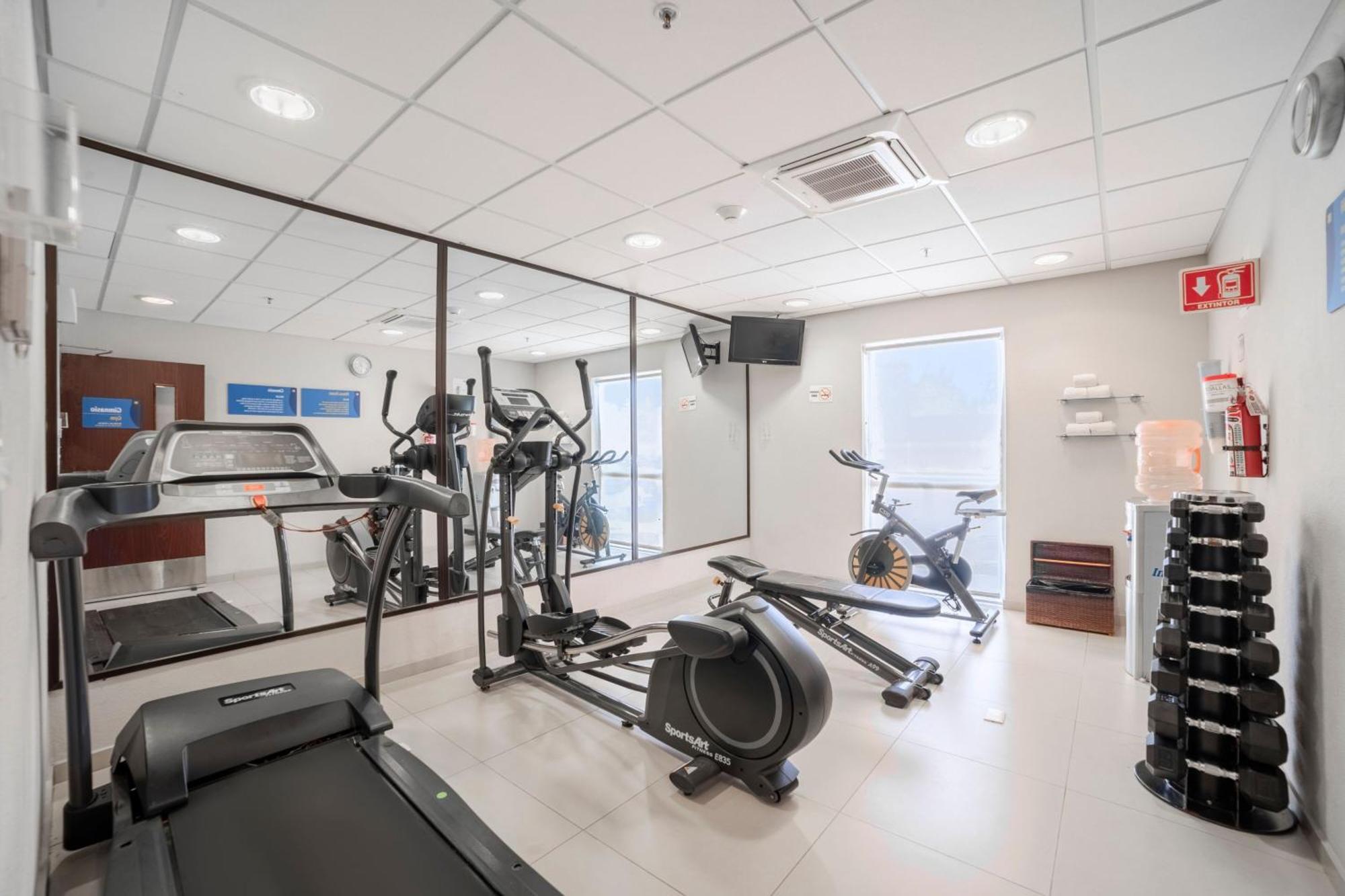 City Express By Marriott Ciudad Del Carmen Exterior photo