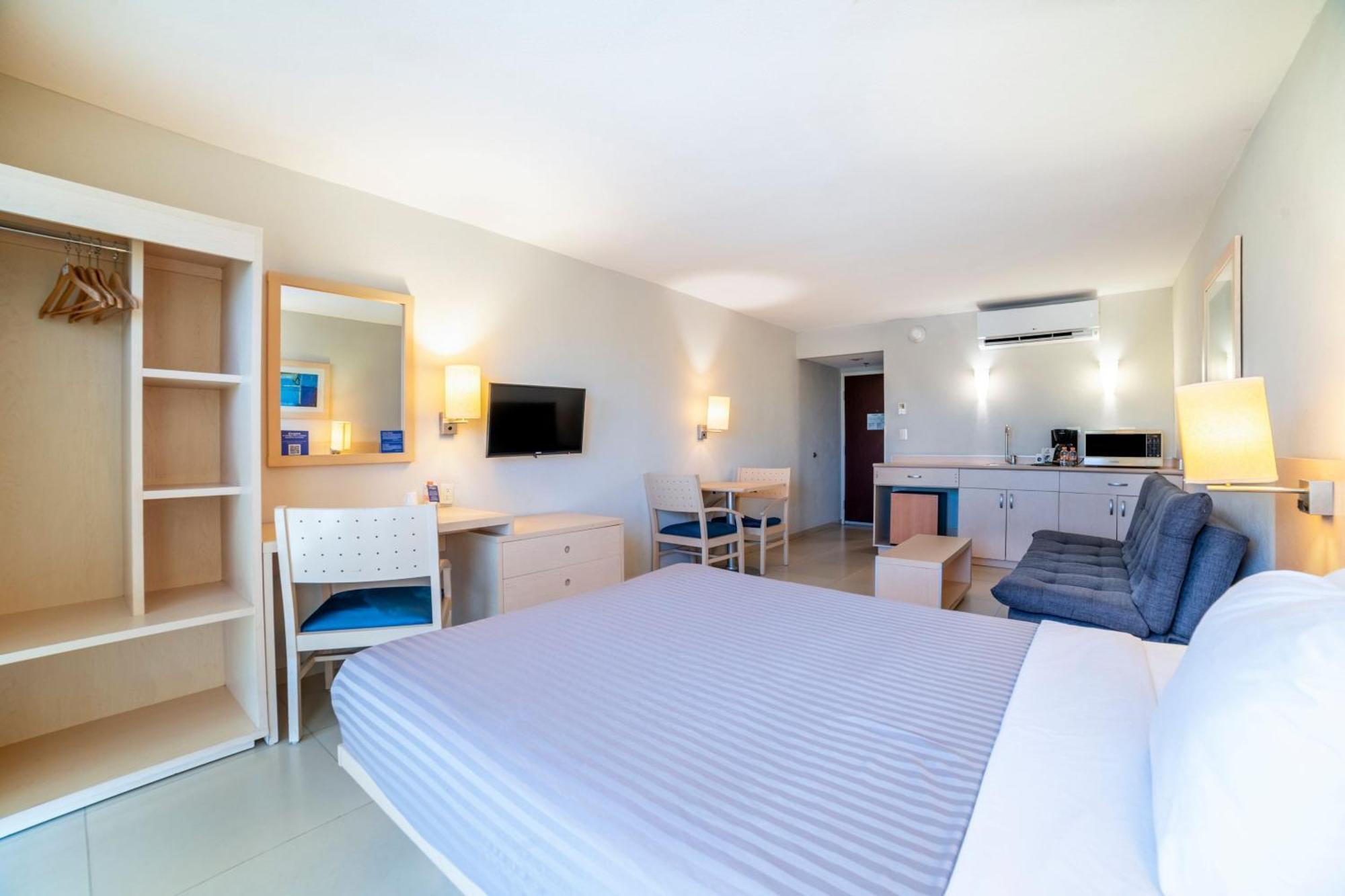 City Express By Marriott Ciudad Del Carmen Exterior photo
